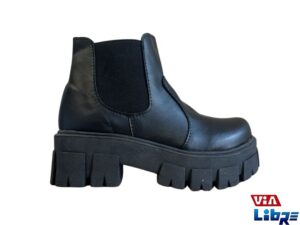 Borcego de sintetico con plataforma negro