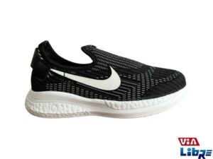 Zapatilla deportiva tipo pancha elastizada