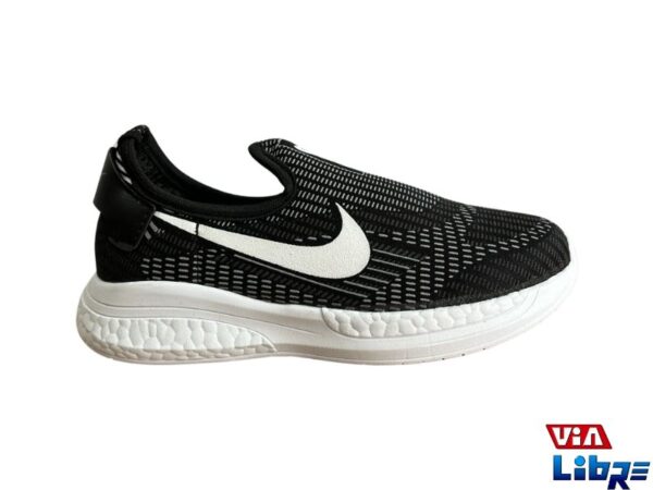 Zapatilla deportiva tipo pancha elastizada