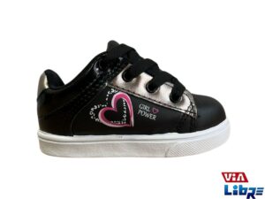 Zapatilla urbana de ecocuero negra