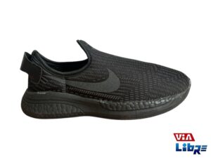 Zapatilla deportiva elastizada negra