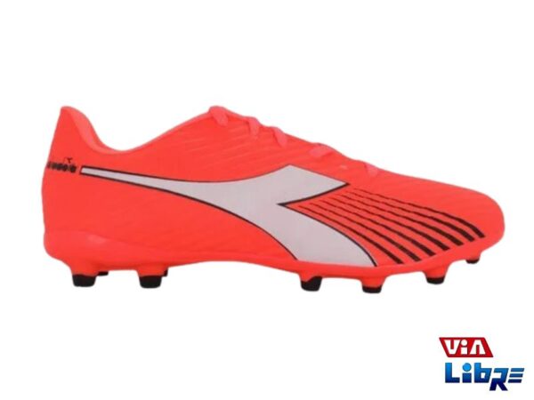 Botines de futbol 11 con tapones altos diadora Fusion