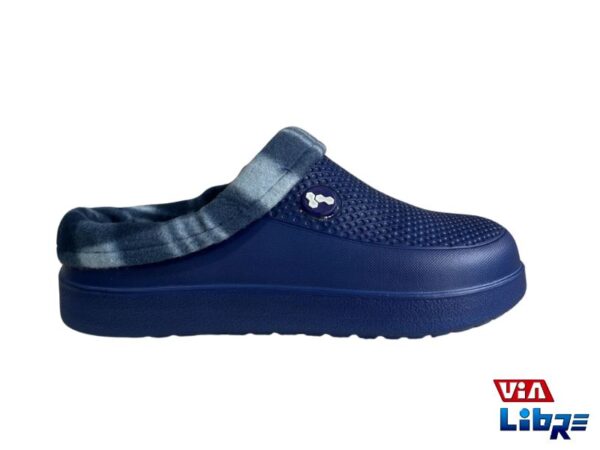 Zueco tipo crocs de goma eva con peluche