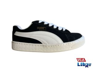 Zapatilla urbana tipo puma negra gamuzada