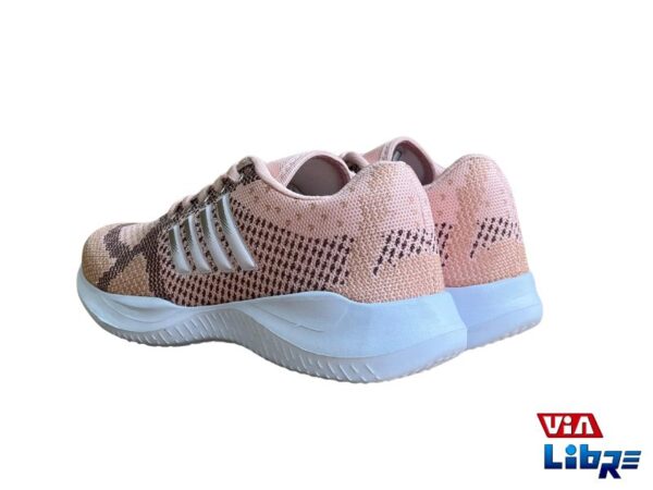 Zapatilla deportiva de macrame rosa - Imagen 2