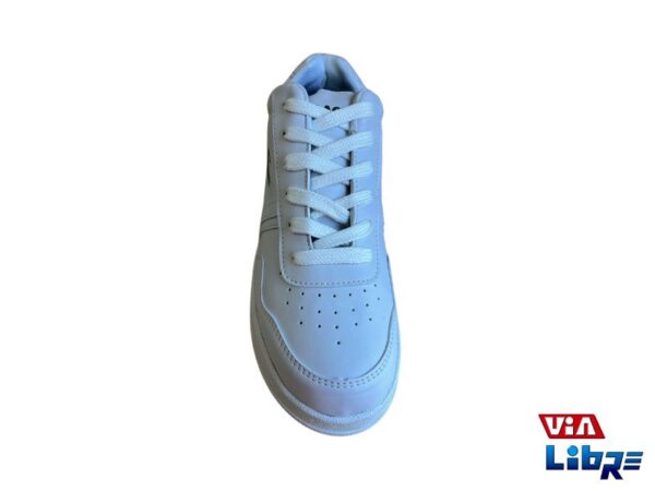 Zapatillas urbanas de ecocuero blancas - Imagen 2