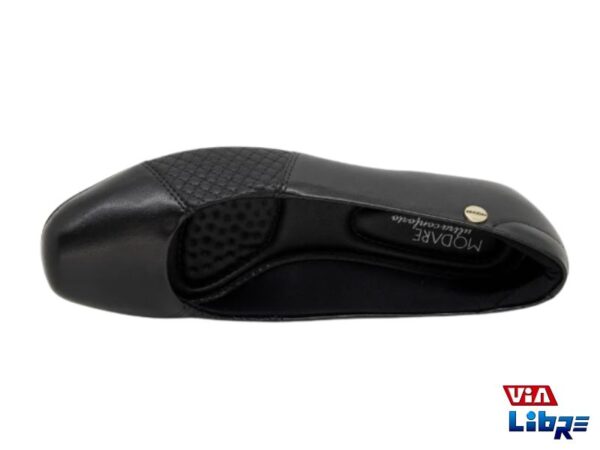 Zapato bajo tipo chatita de ecocuero negro para dama - Imagen 2