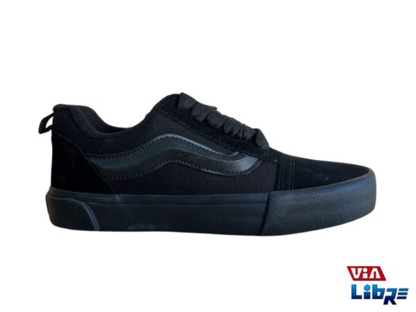 Zapatilla urbana tipo vans de lona negra