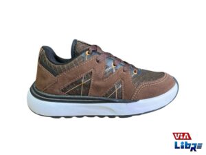 Zapatillas urbanas con detalles de gamuzado marron