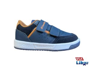 Zapatillas urbanas con abrojos de ecocuero azul