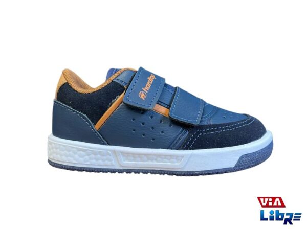 Zapatillas urbanas con abrojos de ecocuero azul