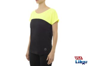 Remera deportiva combinada verde/negro