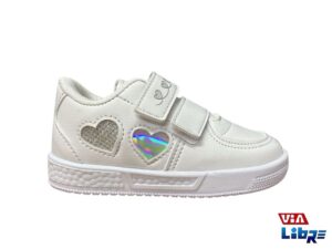 Zapatillas urbanas de ecocuero con abrojos blanca