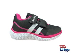 Zapatillas urbanas de ecocuero con abrojos negro/rosa