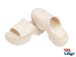 Zueco de goma con plataforma