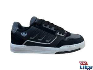 Zapatilla urbana ancha de ecocuero negra Simil adidas