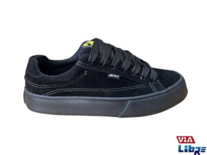 Zapatilla urbana gamuzada area negra