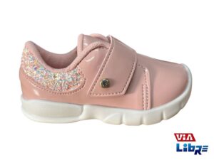 Zapatillas con abrojos de nena