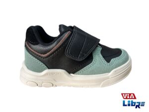 Zapatillas con abrojos de ecocuero