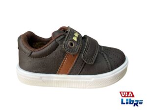 Zapatillas con abrojos de ecocuero