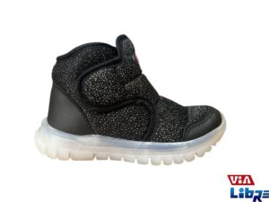 Bota urbana con abrojos negro/rosa